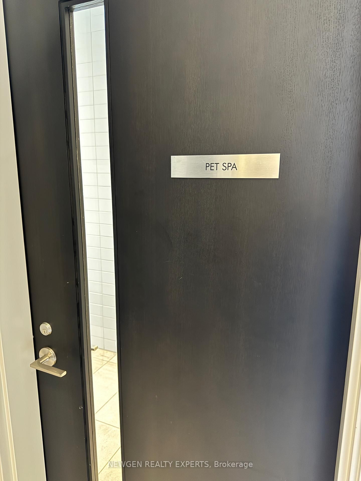 Condo for sale at 1220-212 King William Street, Hamilton, Ontario, L8R 0A7 - Beasley - MLS: X12814956