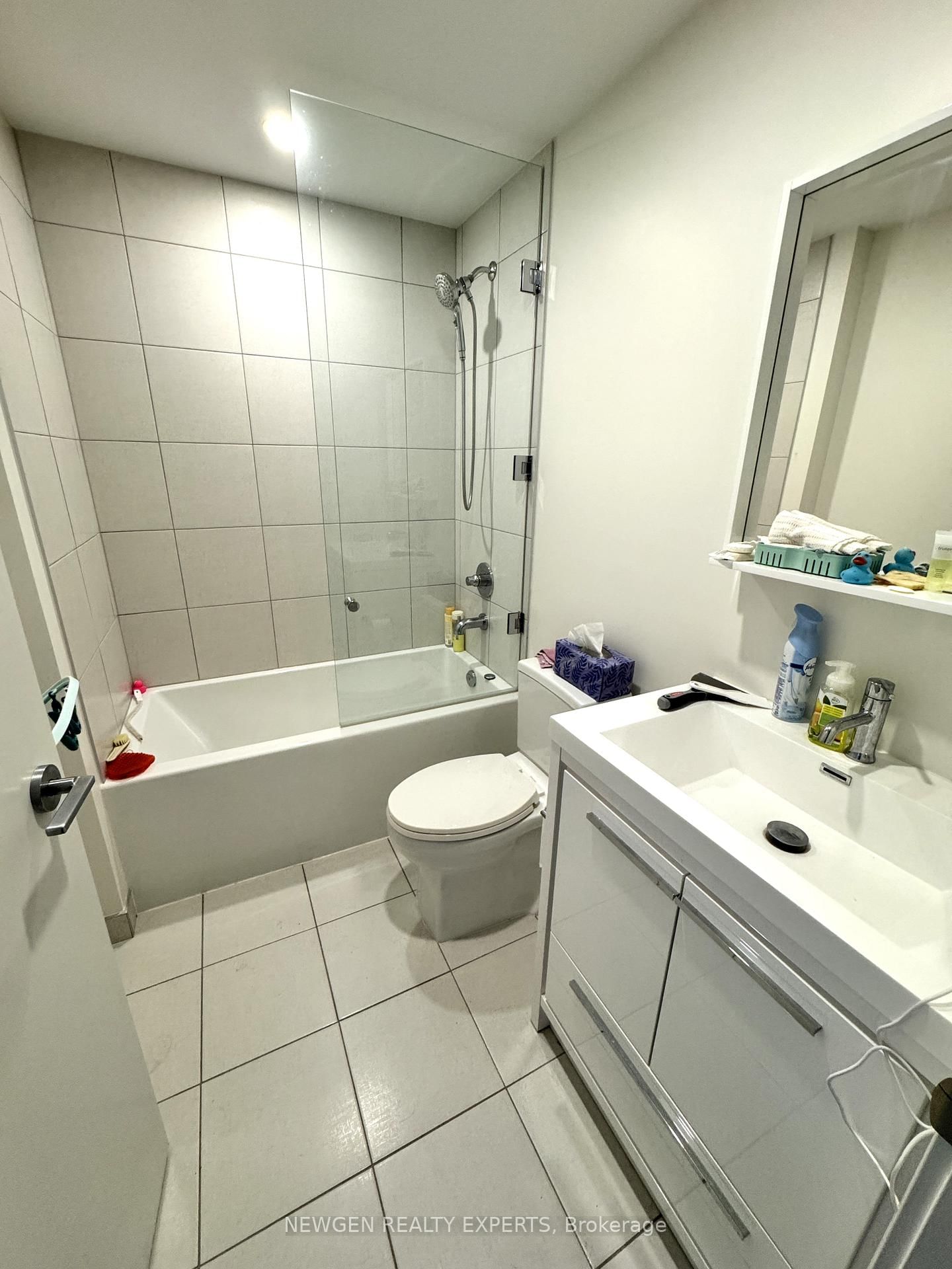 Condo for sale at 1220-212 King William Street, Hamilton, Ontario, L8R 0A7 - Beasley - MLS: X12814956