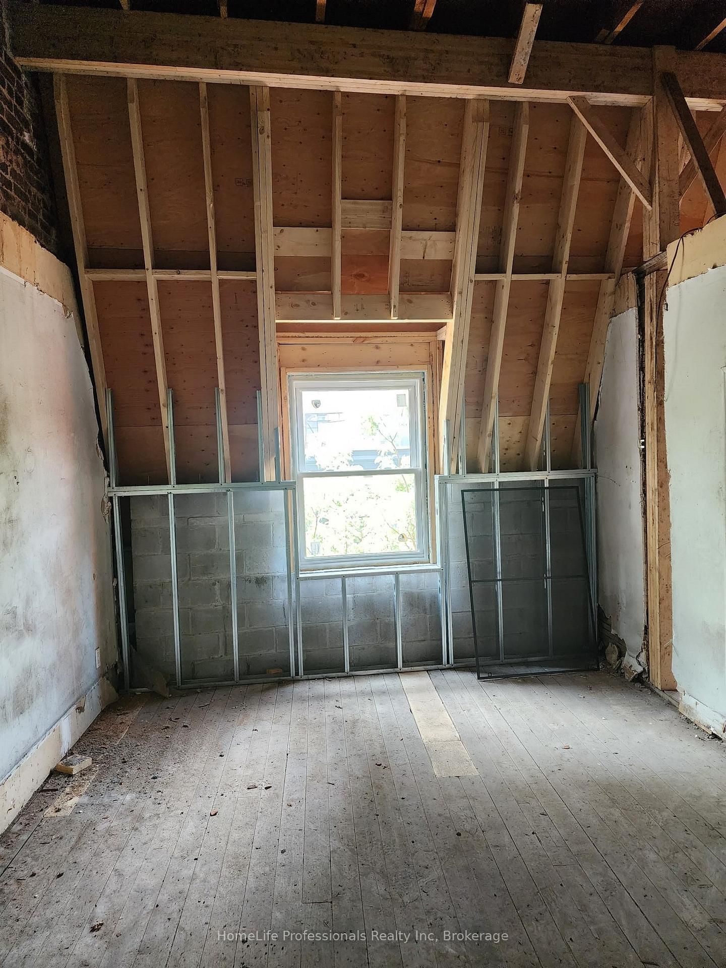 26 John Street N - Photo 20