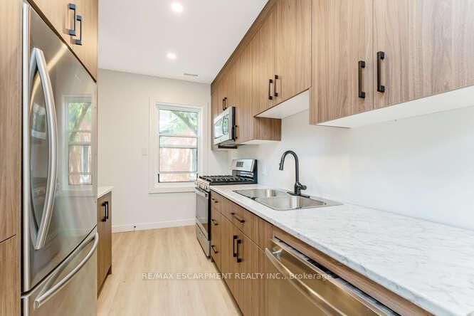 Semi-Detached House for lease at 11-127 Victoria Avenue, Hamilton, Ontario, L8N 2S9 - Stinson - MLS: X12815868