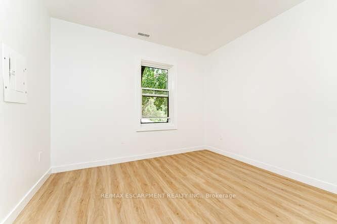 Semi-Detached House for lease at 11-127 Victoria Avenue, Hamilton, Ontario, L8N 2S9 - Stinson - MLS: X12815868