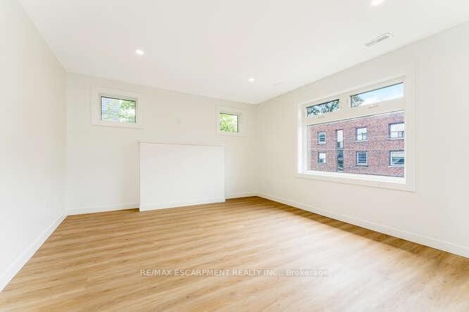 Semi-Detached House for lease at 11-127 Victoria Avenue, Hamilton, Ontario, L8N 2S9 - Stinson - MLS: X12815868