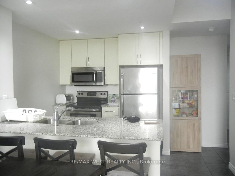 406 - 427 Aberdeen Ave, Hamilton, L8P 2S4 | Image 3