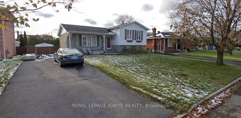 810 Chelsea Cres, Cornwall, K6H 6Y4 | Image 2