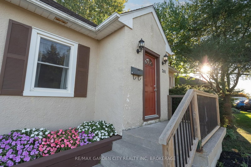 201 Thorold Rd, Welland, L3C 3V9 | Image 2