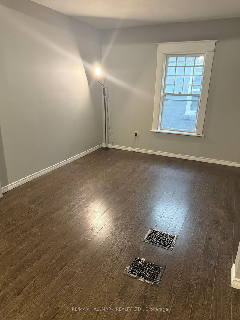 Upper - 46 Grove St, Welland, L3B 4B4 | Image 2