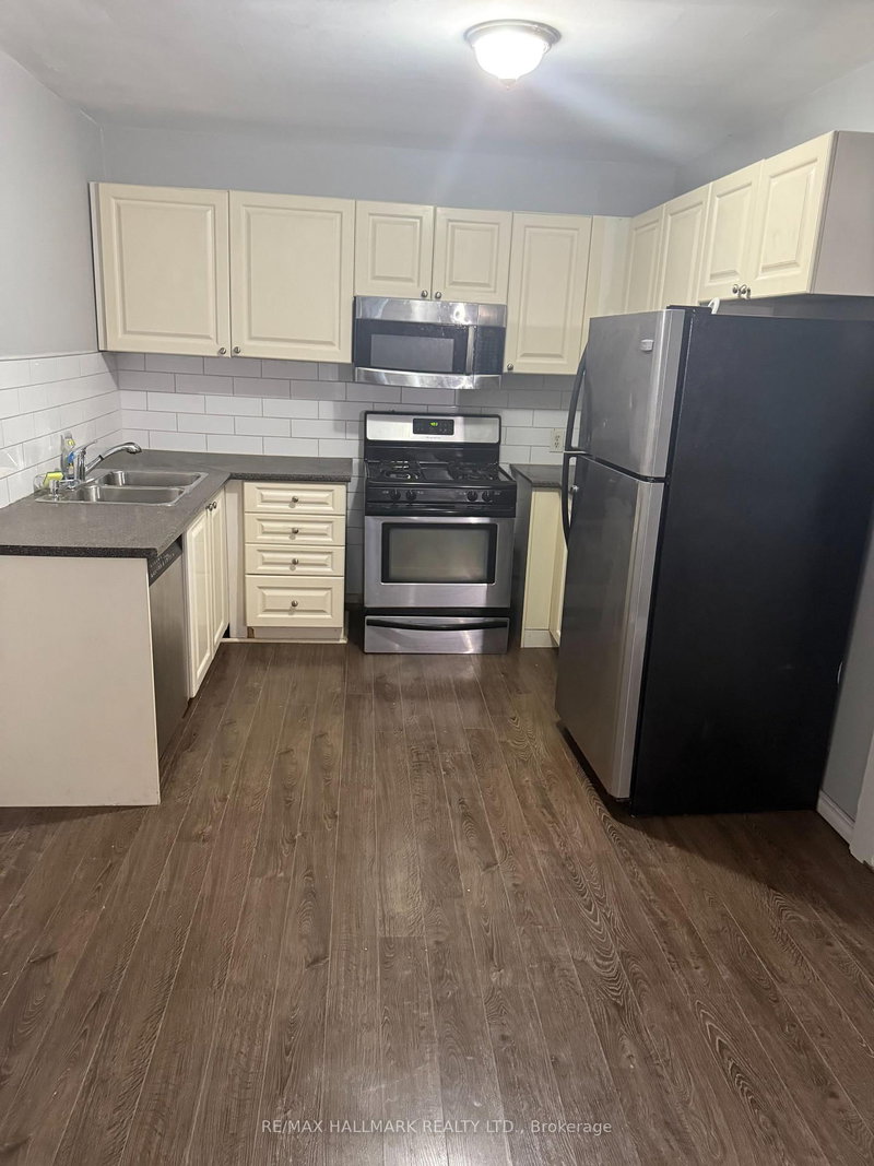 Upper - 46 Grove St, Welland, L3B 4B4 | Image 3