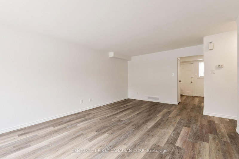27 - 45 Gatewood Pl, London East, N5Y 5A4 | Image 2