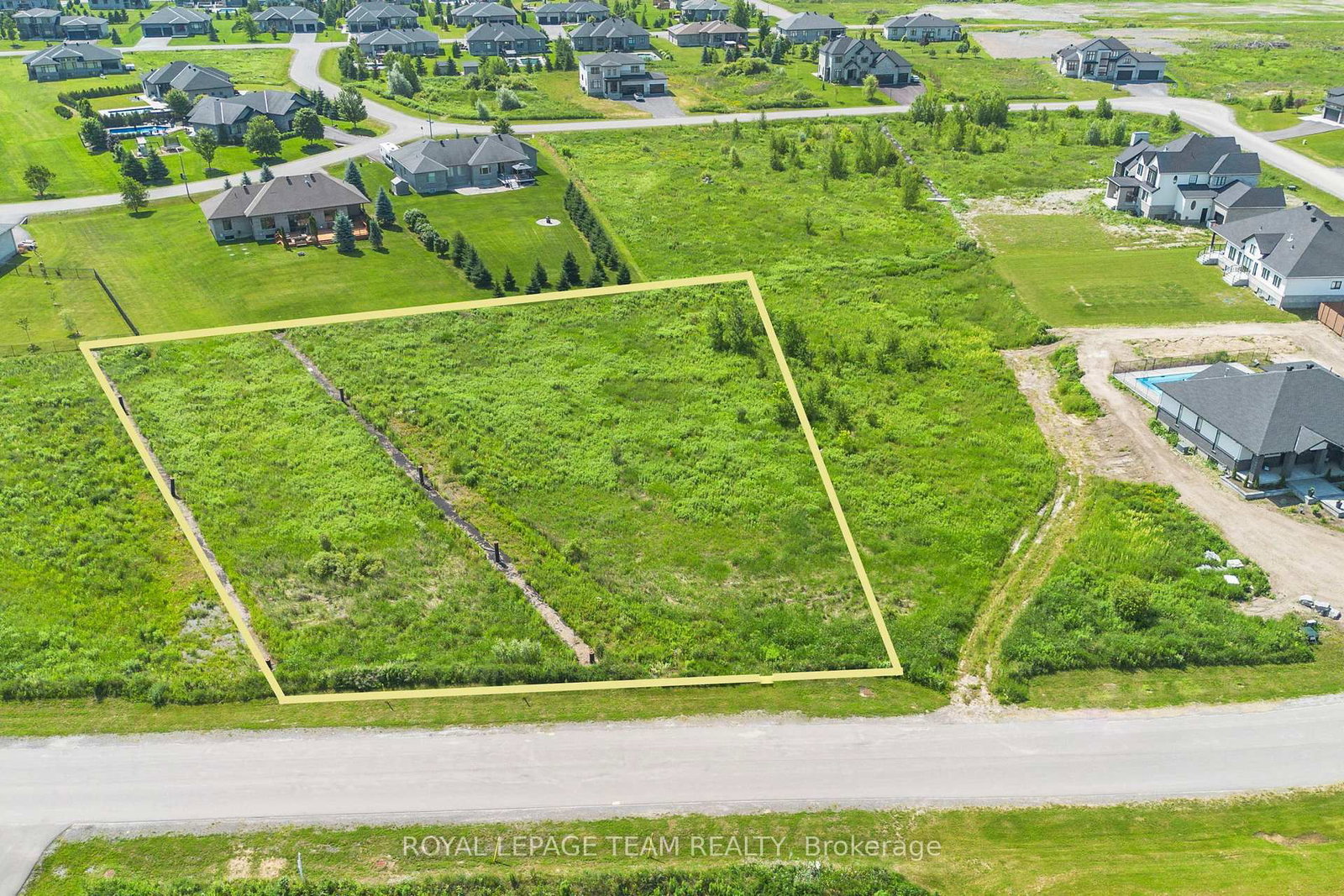 6785 Still Meadow Way E • Ottawa, ON photo 3