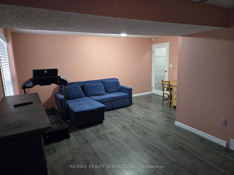 32 - 54 Green Valley Dr, Kitchener, N2P 1Z9 | Image 3