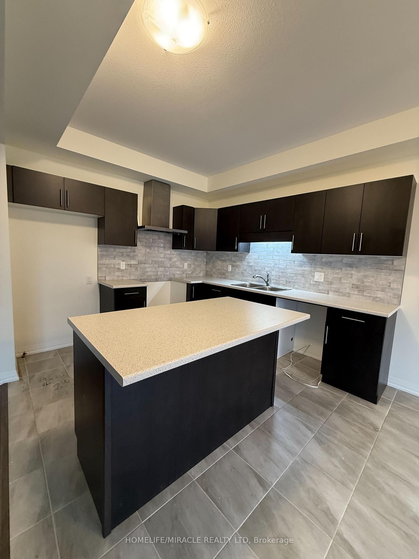 Townhouse for sale at 72 Samuel Avenue, Pelham, Ontario, L0S 1E1 - Fonthill - MLS: X12818330