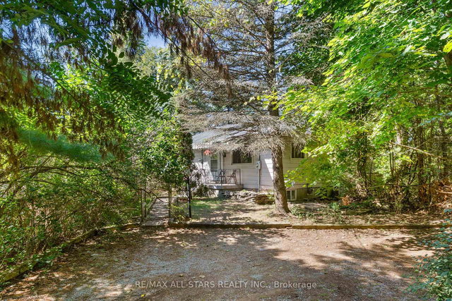 242 Francis Street E