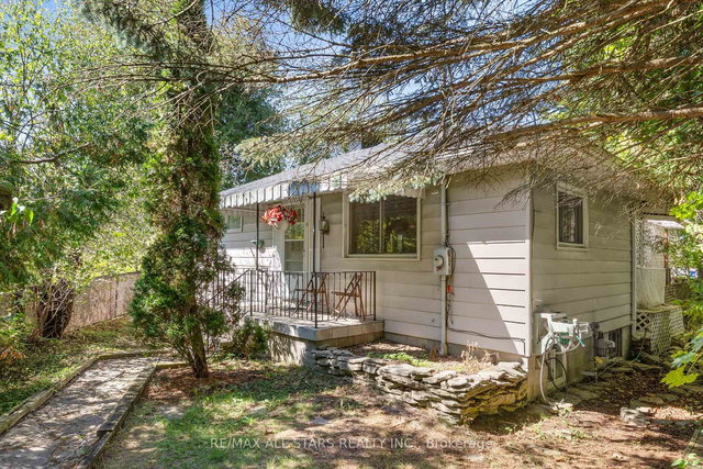 242 Francis Street E