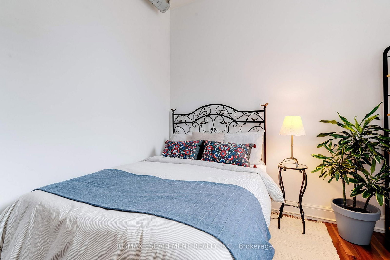 205 KING Street E - Photo 15