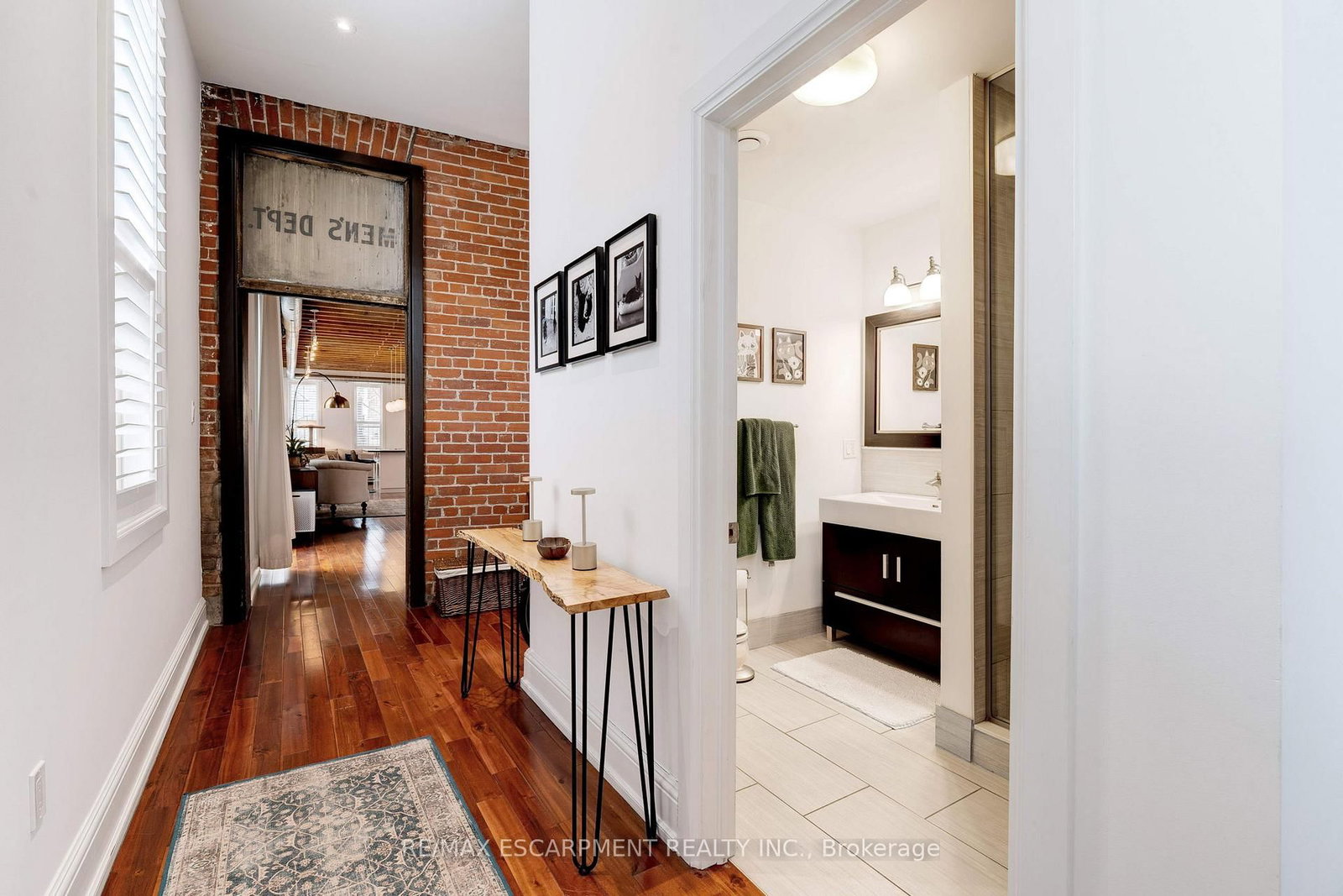 205 KING Street E - Photo 18