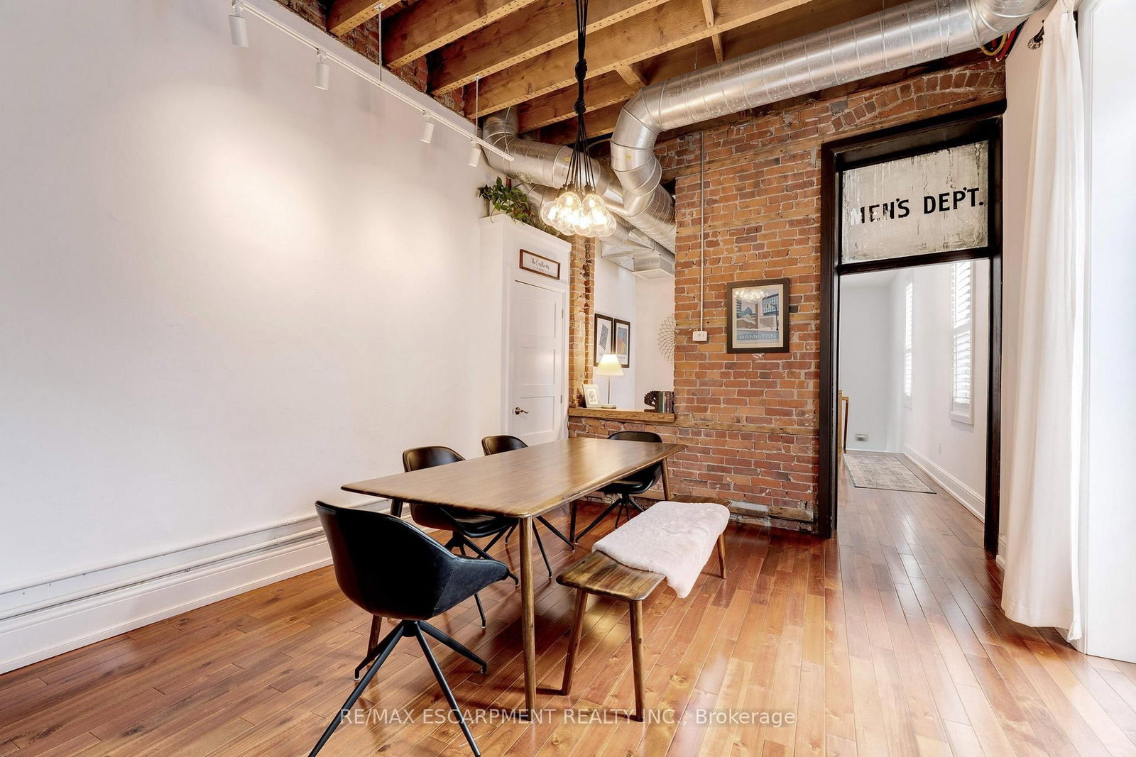 205 KING Street E - Photo 21