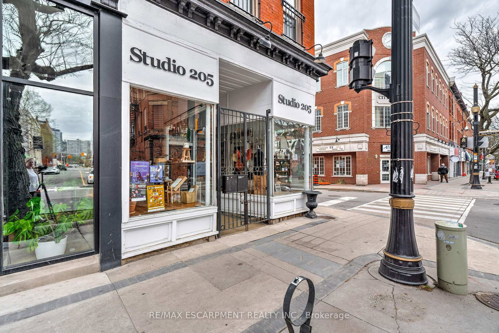 205 KING Street E - Photo 3