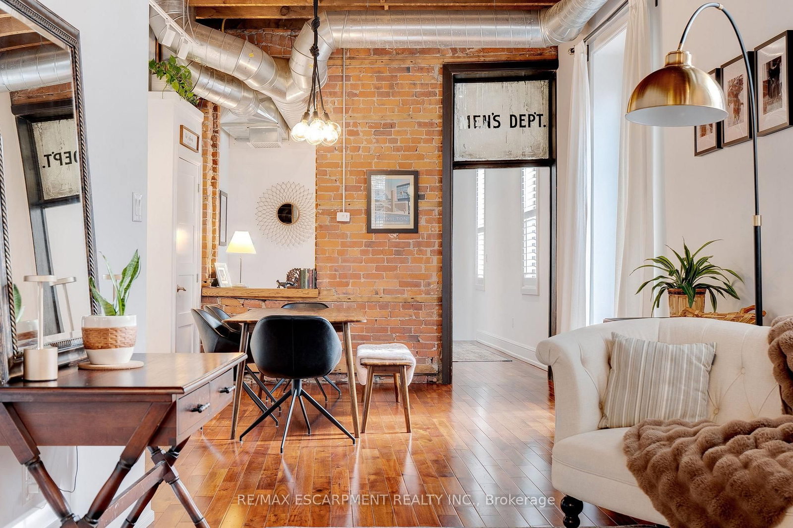 205 KING Street E - Photo 36