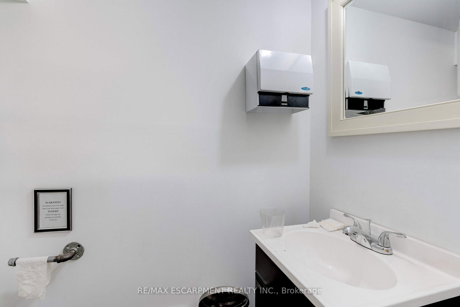 205 KING Street E - Photo 50