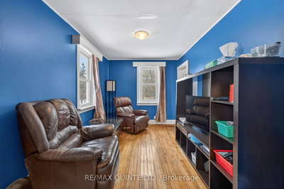 34 Prince of Wales Drive, Belleville, Ontario image-0-4