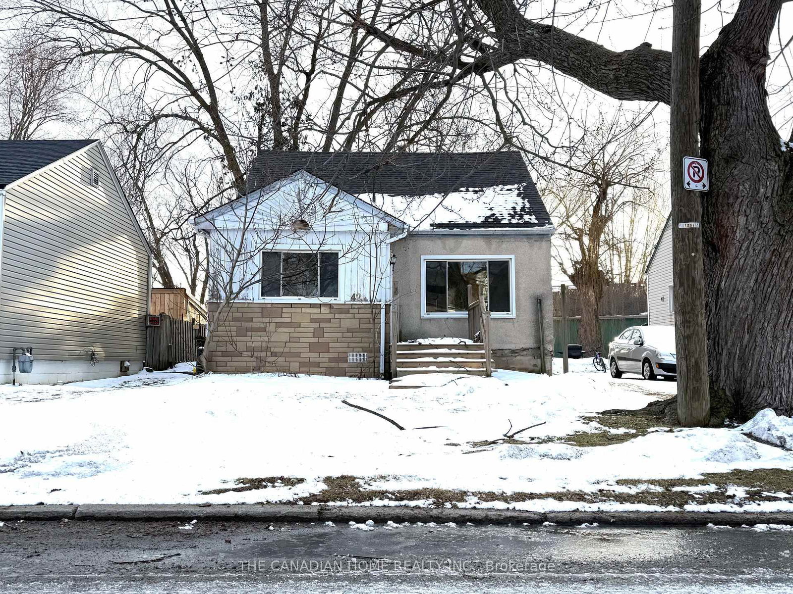 Detached House for sale at 42 Union Street, St. Catharines, Ontario, L2S 2R2 - Western Hill - MLS: X12819174