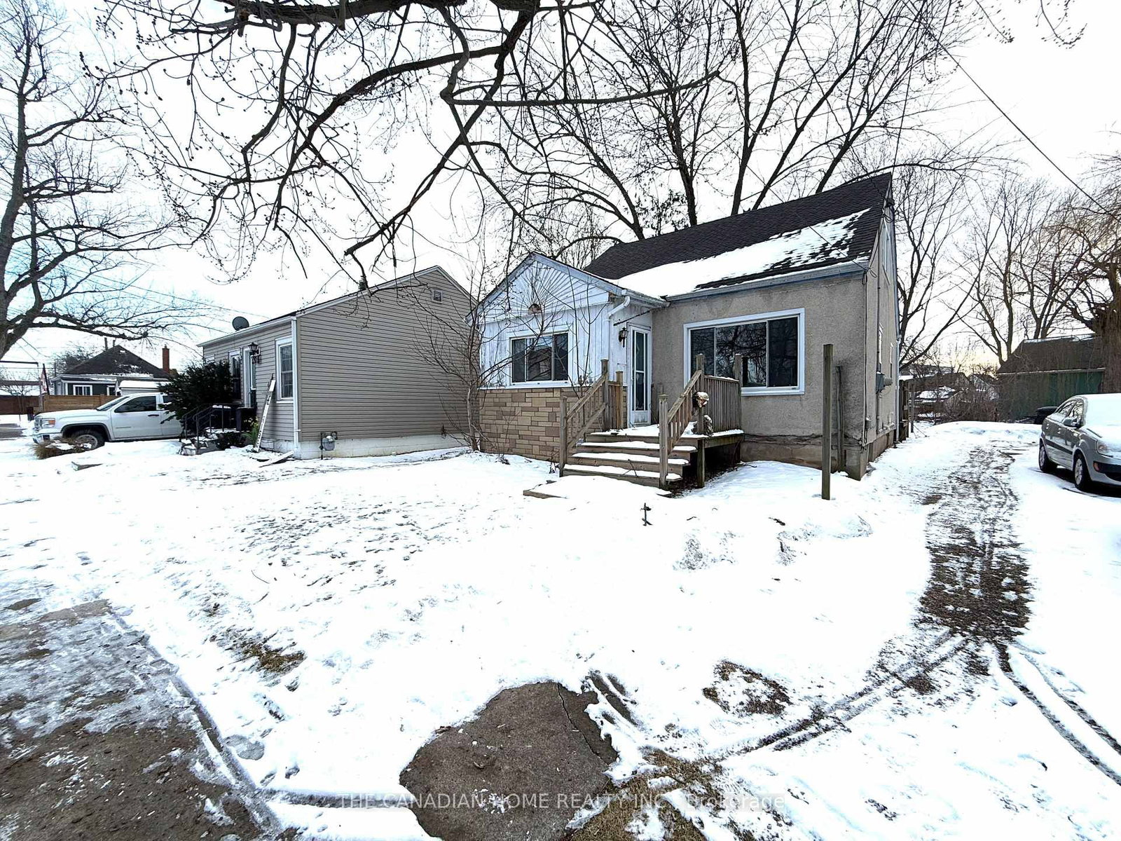 Detached House for sale at 42 Union Street, St. Catharines, Ontario, L2S 2R2 - Western Hill - MLS: X12819174