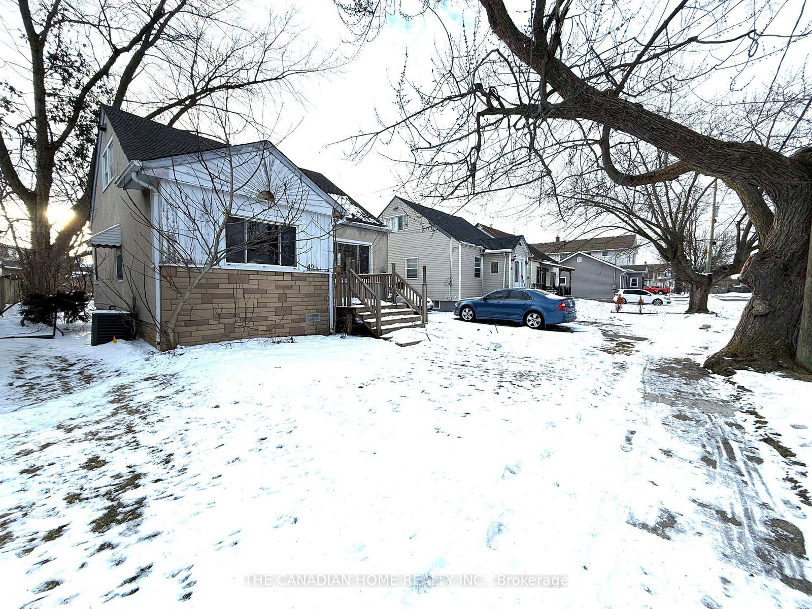 Detached House for sale at 42 Union Street, St. Catharines, Ontario, L2S 2R2 - Western Hill - MLS: X12819174