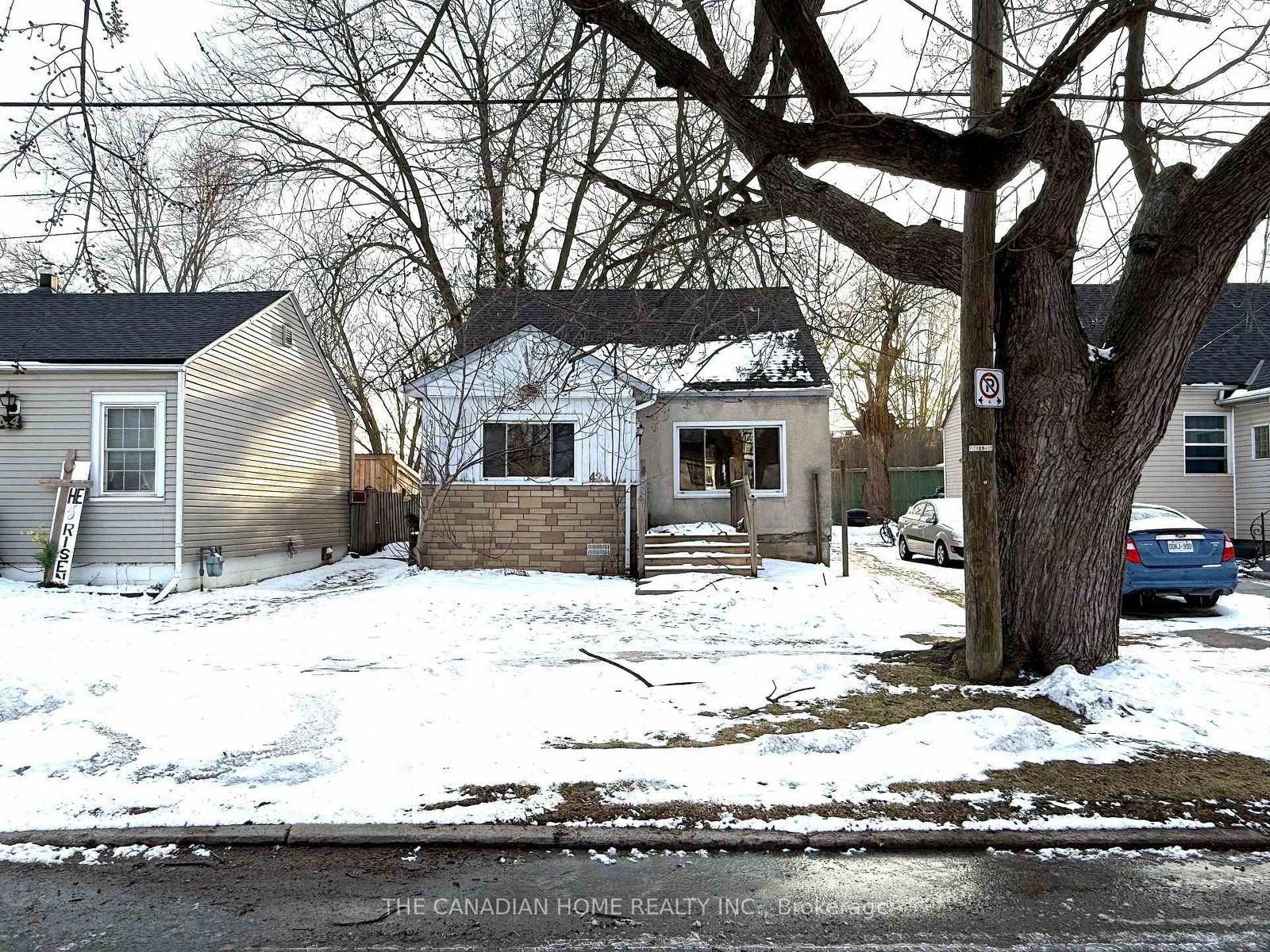 Detached House for sale at 42 Union Street, St. Catharines, Ontario, L2S 2R2 - Western Hill - MLS: X12819174