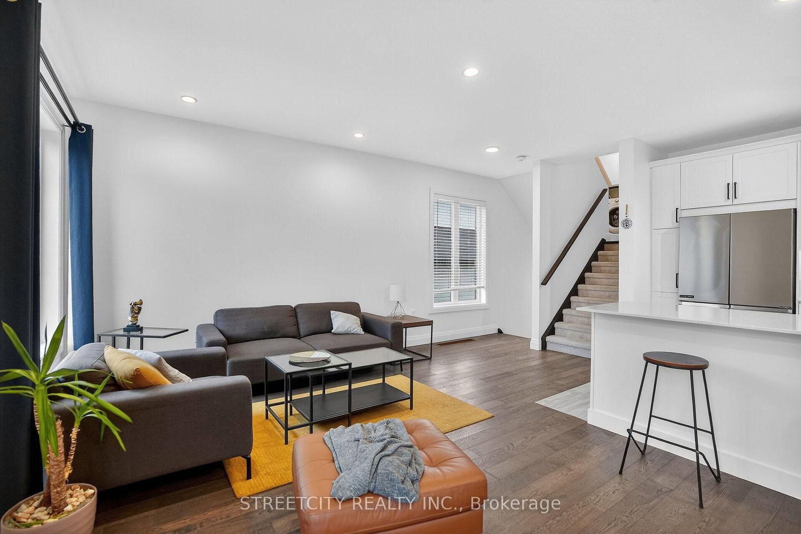 Detached House for sale at 647 Blackacres Boulevard, London North, Ontario, N6G 0V2 - North E - MLS: X12819184