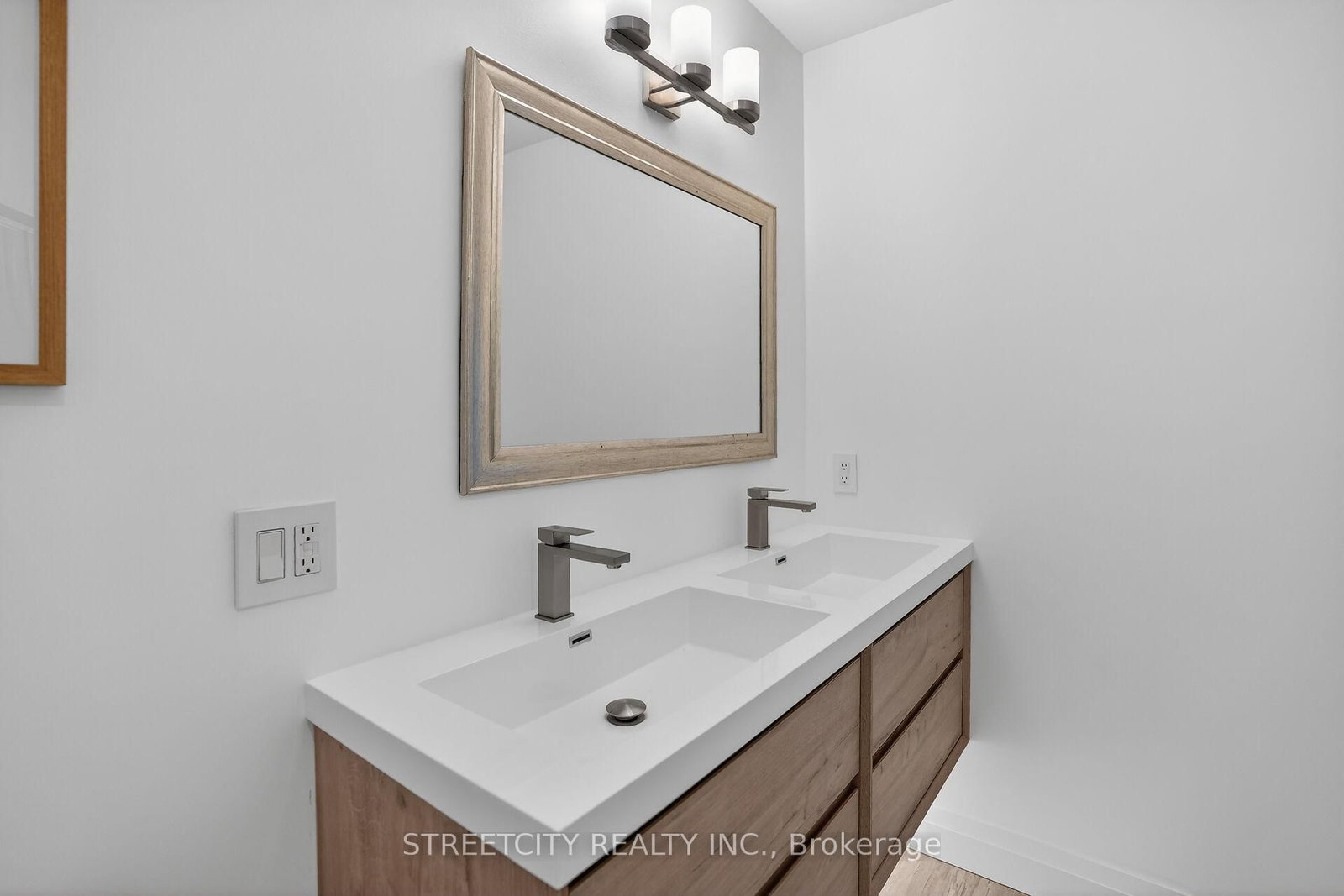 Detached House for sale at 647 Blackacres Boulevard, London North, Ontario, N6G 0V2 - North E - MLS: X12819184