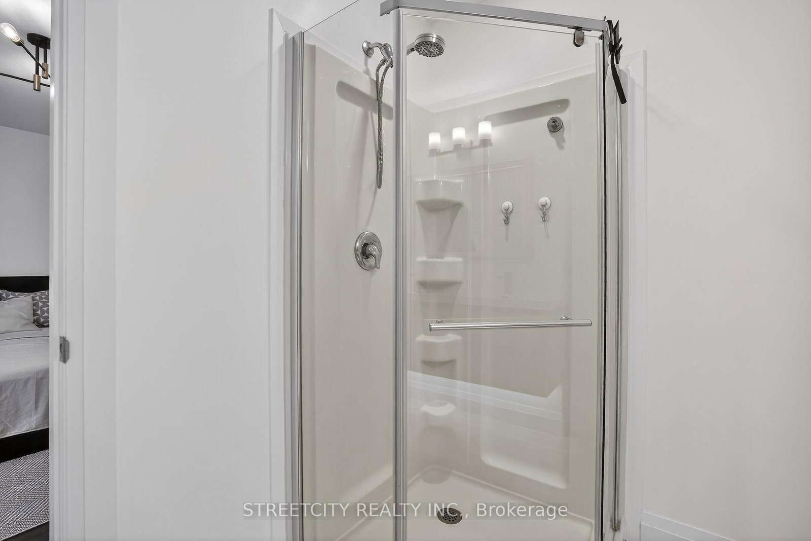 Detached House for sale at 647 Blackacres Boulevard, London North, Ontario, N6G 0V2 - North E - MLS: X12819184