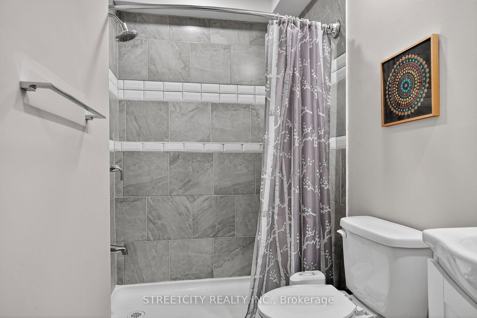 Detached House for sale at 647 Blackacres Boulevard, London North, Ontario, N6G 0V2 - North E - MLS: X12819184