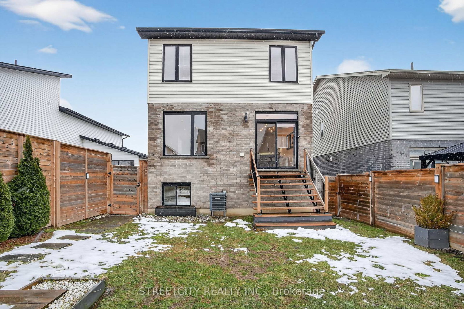 Detached House for sale at 647 Blackacres Boulevard, London North, Ontario, N6G 0V2 - North E - MLS: X12819184