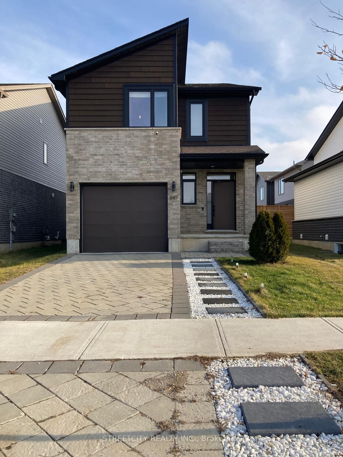 Detached House for sale at 647 Blackacres Boulevard, London North, Ontario, N6G 0V2 - North E - MLS: X12819184