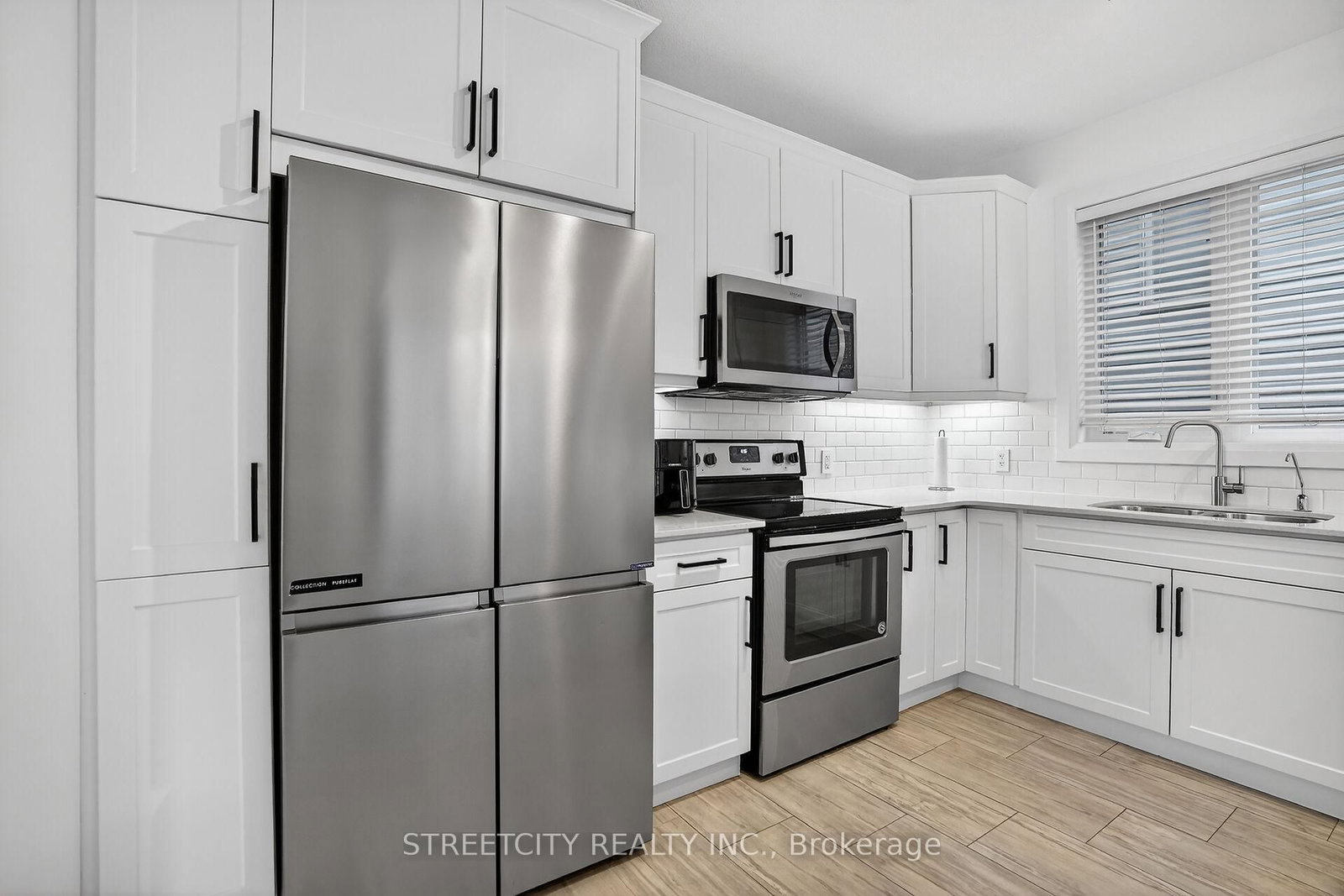 Detached House for sale at 647 Blackacres Boulevard, London North, Ontario, N6G 0V2 - North E - MLS: X12819184