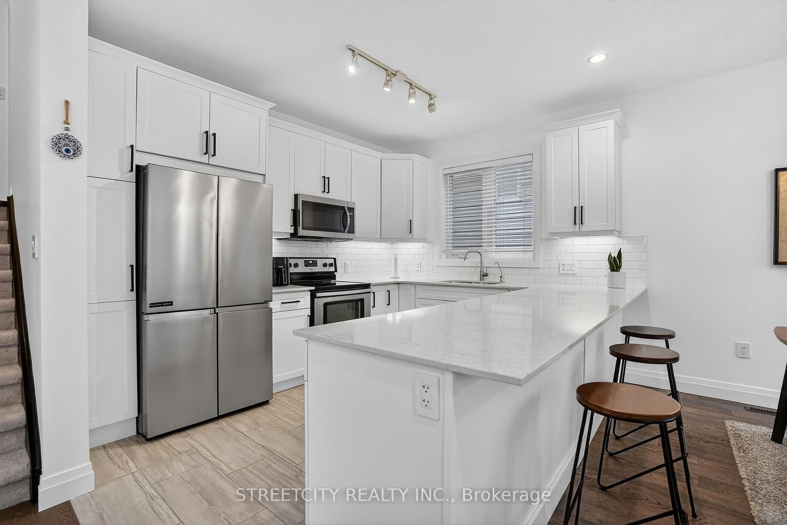 Detached House for sale at 647 Blackacres Boulevard, London North, Ontario, N6G 0V2 - North E - MLS: X12819184