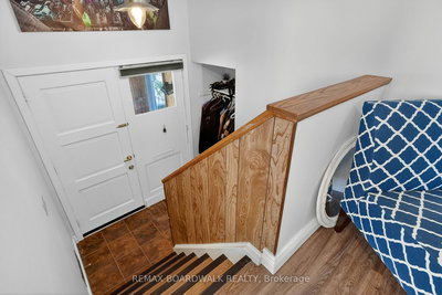 8 Oberon Street, Ottawa, Ontario image-0-2