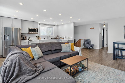 8 Oberon Street, Ottawa, Ontario image-0-3