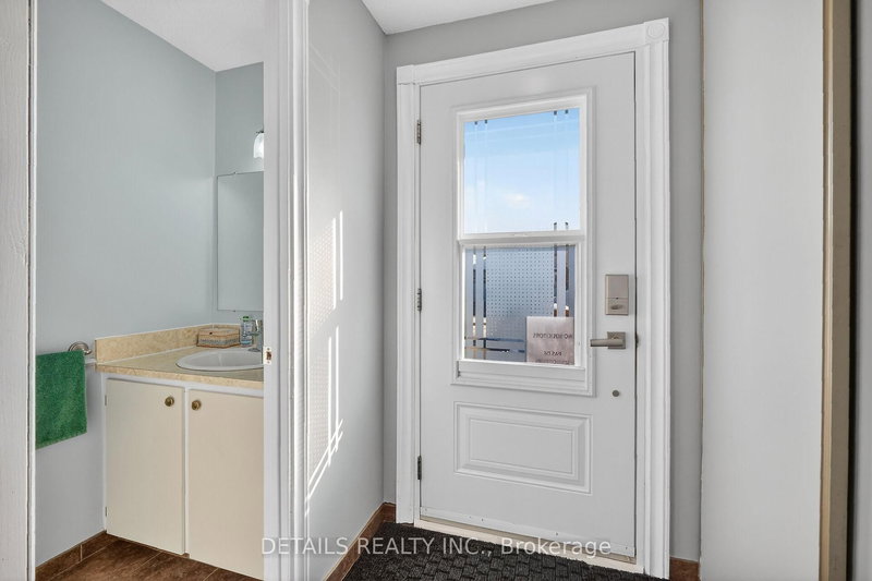1029 Avignon Crt, Ottawa, K1C 2N4 | Image 3