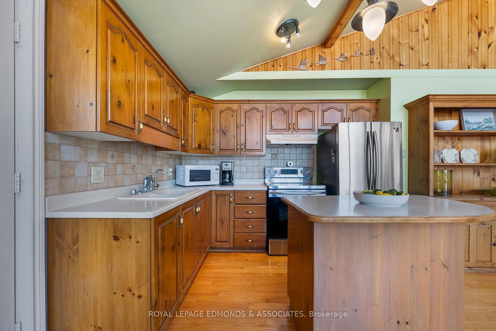 Listing Image 12
