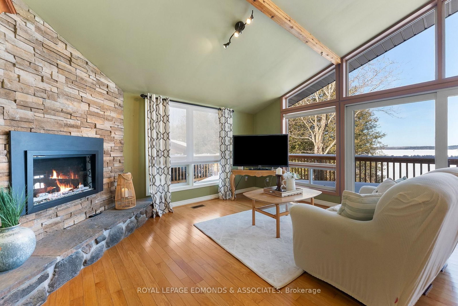 Listing Image 16
