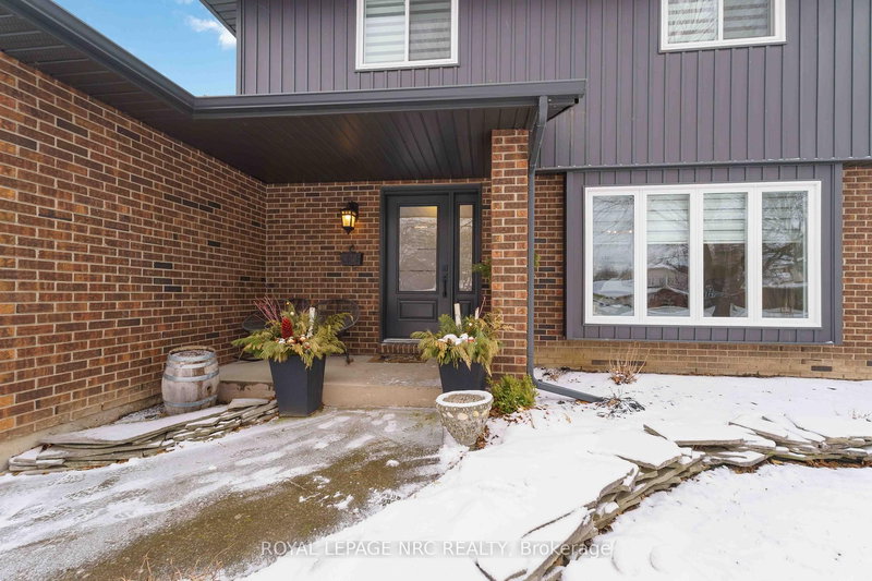 9 Woodgarden Crt, St. Catharines, L2M 7C9 | Image 2