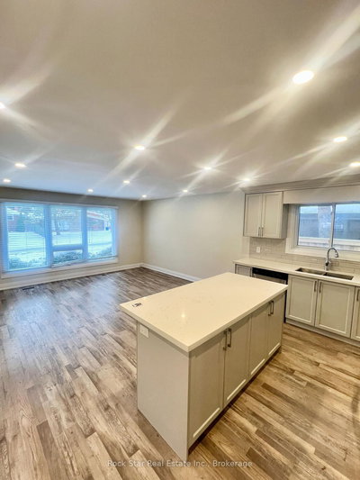 130 West 34th Street, Hamilton, Ontario image-0-2