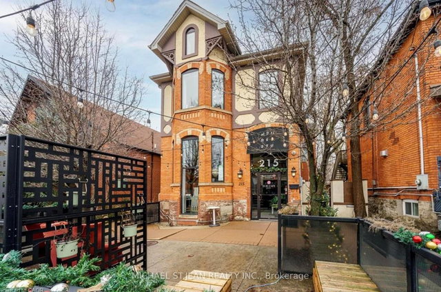 Upper - 215 Locke Street S