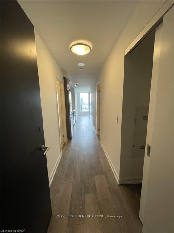 1805 - 15 Wellington Street