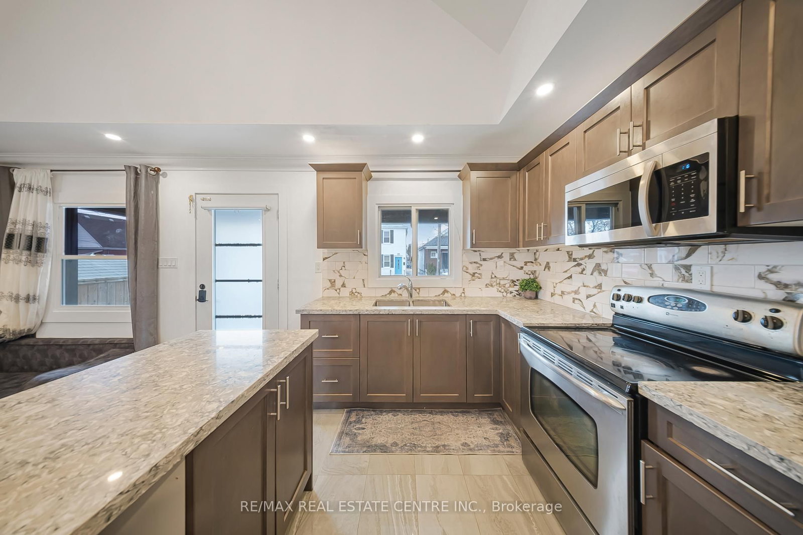 Listing Image 11