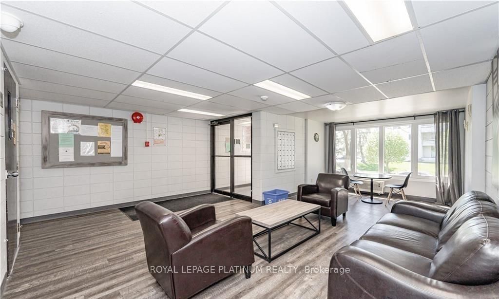 30 Hickory Street E, Unit 112 - Photo 5