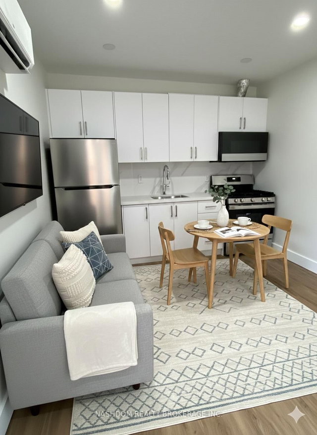 6 - 259 John Street S