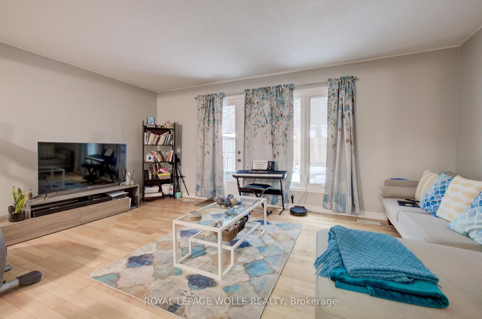 Listing Image 3