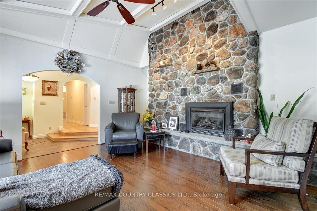 Detached House for sale at 37 Golfview Drive, Bancroft, Ontario, K0L 1C0 - Bancroft Ward - MLS: X12823160